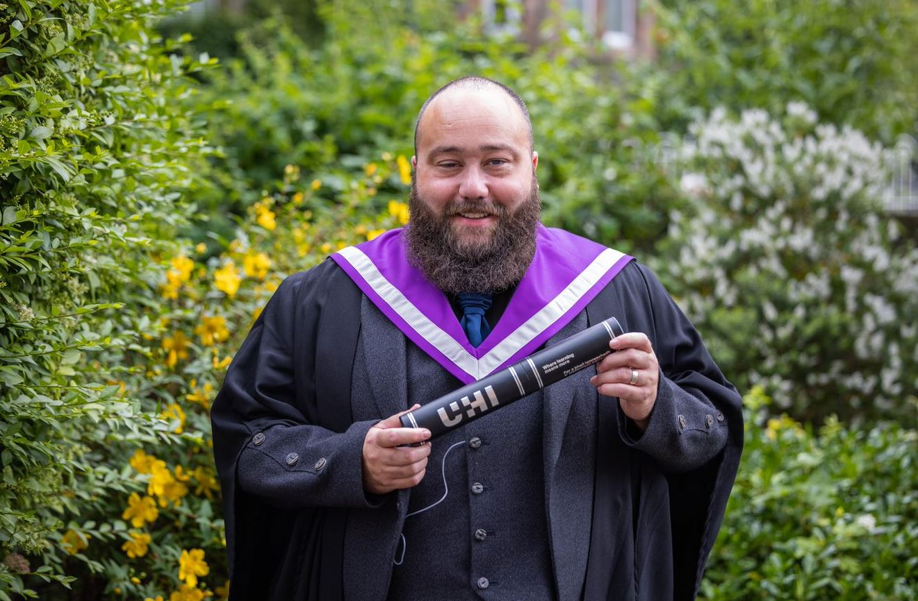 Ramone with his scroll